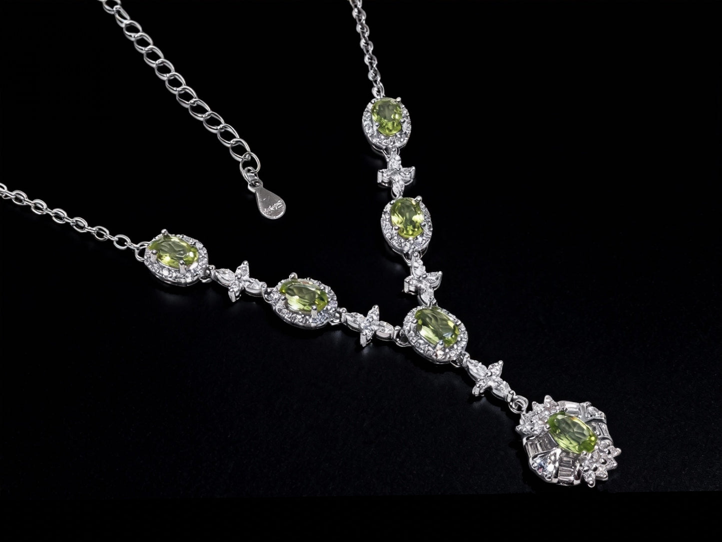 Glow Elegant Peridot Necklace