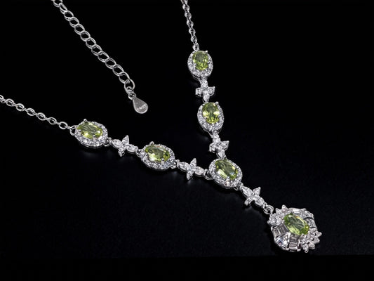 Glow Elegant Peridot Necklace