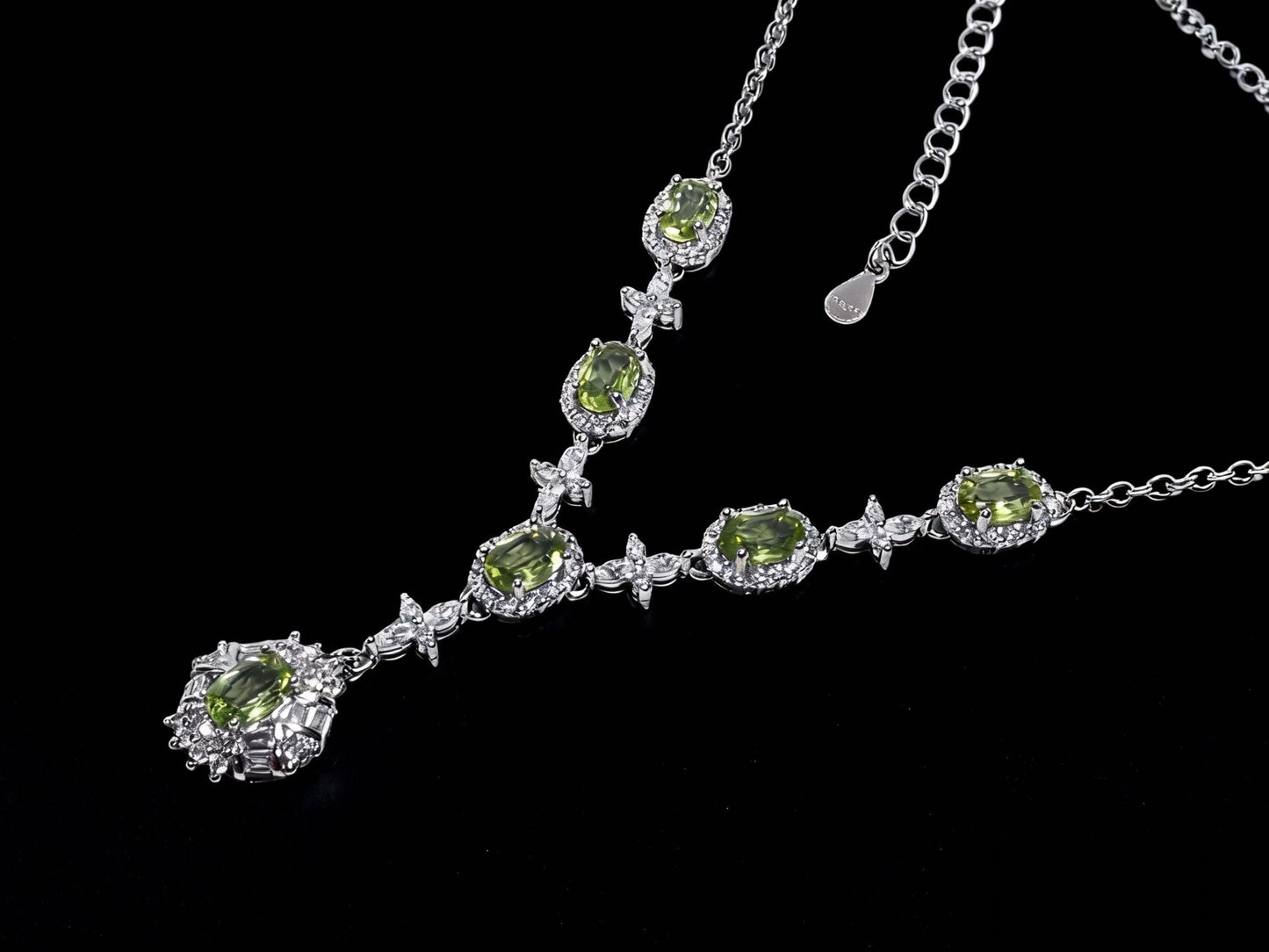 Glow Elegant Peridot Necklace